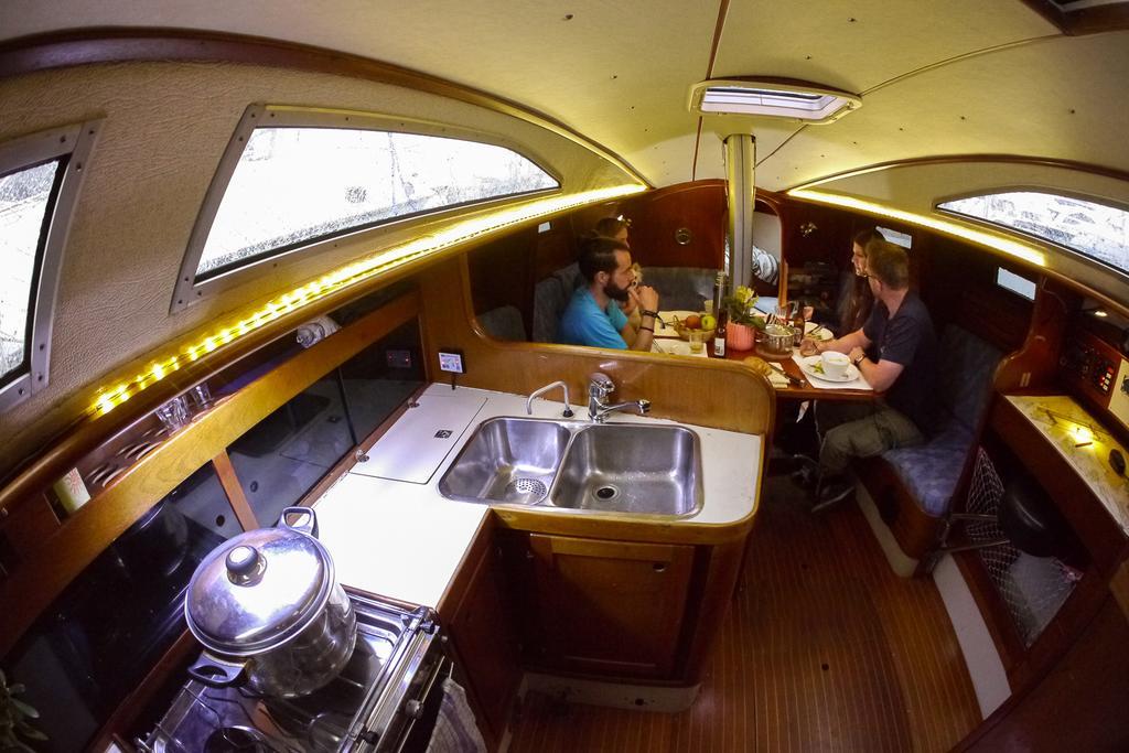 Norwavey, Sleep In A Boat Hotel Krokelvdalen Ngoại thất bức ảnh